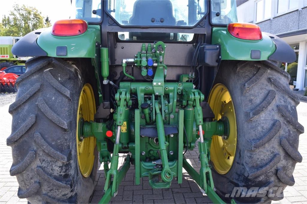 John Deere 5100 M Tractoren