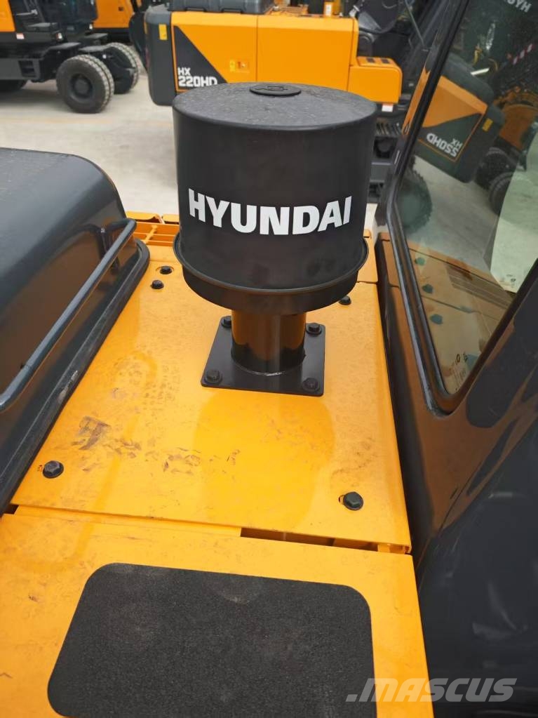 Hyundai HX 220 HD حفارات زحافة