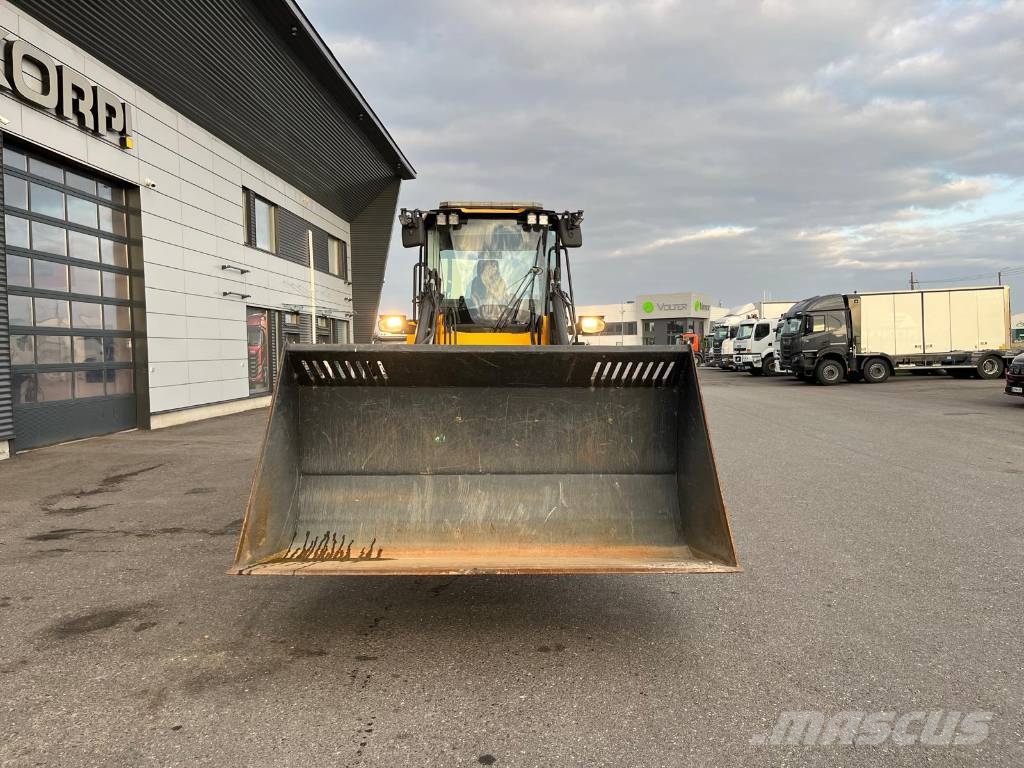 JCB 413K Pyöräkuormaajat