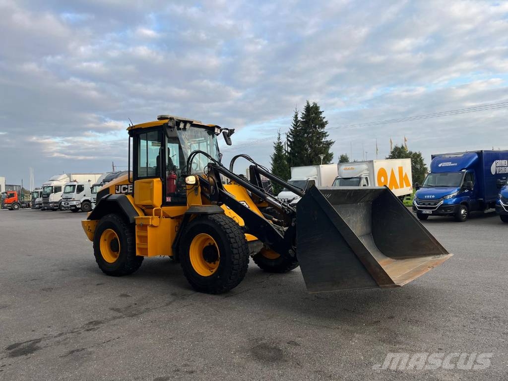 JCB 413K Pyöräkuormaajat
