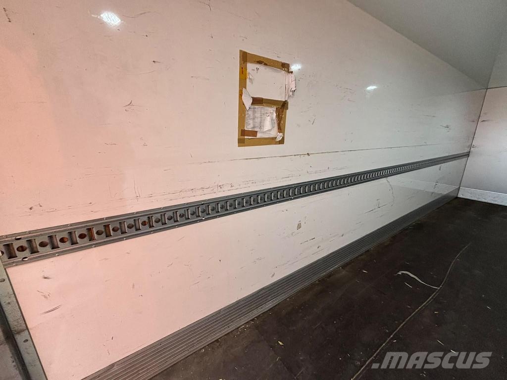 Mercedes-Benz Atego 1223 4x2 2021/ LOW MILEAGE شاحنات ذات هيكل صندوقي
