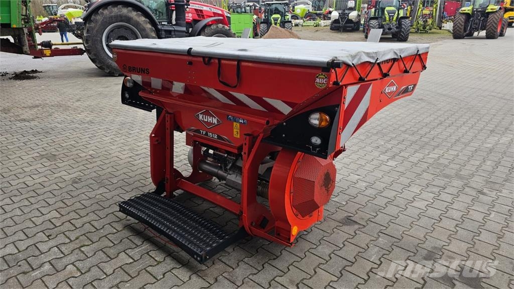 Kuhn Maxima 3 TIL E mit Fronttank Precisiezaaimachines