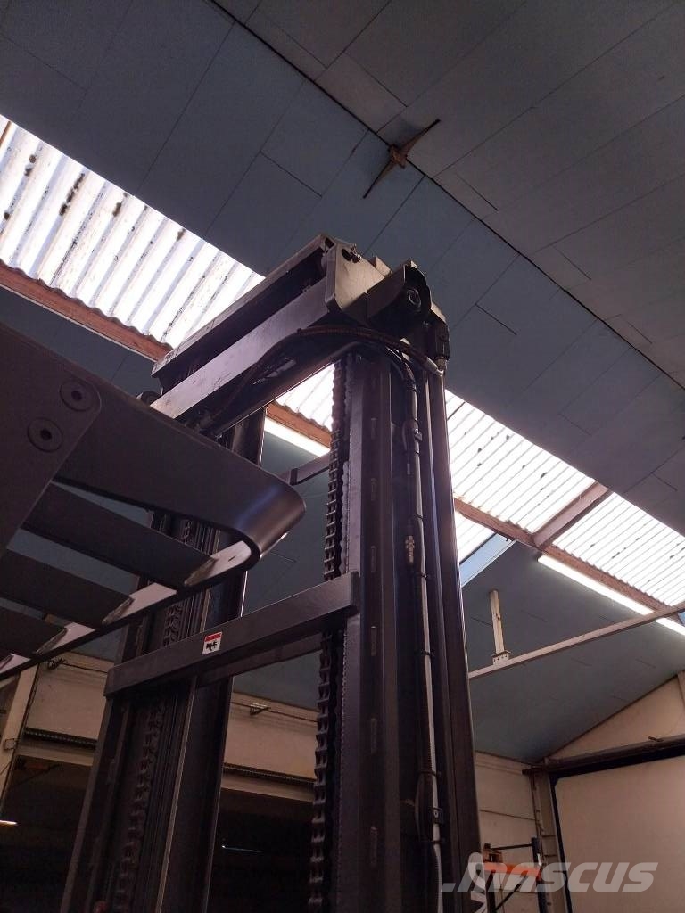UniCarriers UFW250DTFVRE705 Reach truck