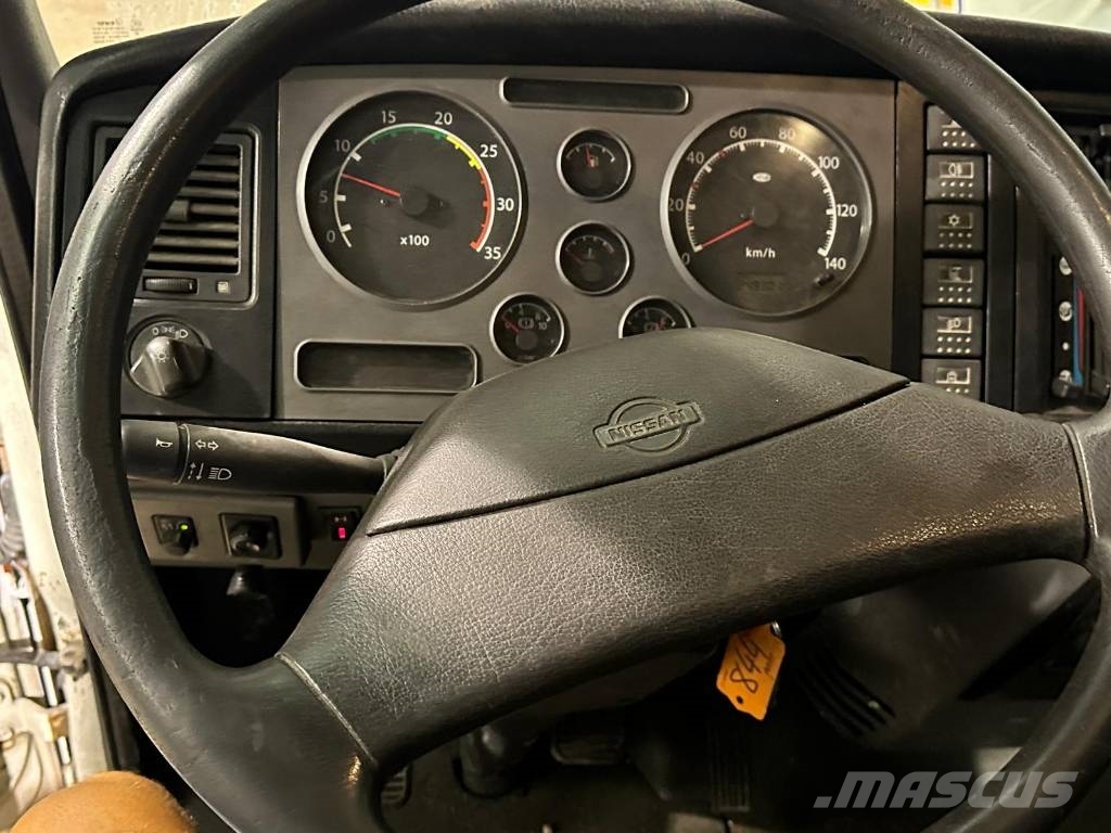 Nissan ATLEON 140 Camiones de cama baja
