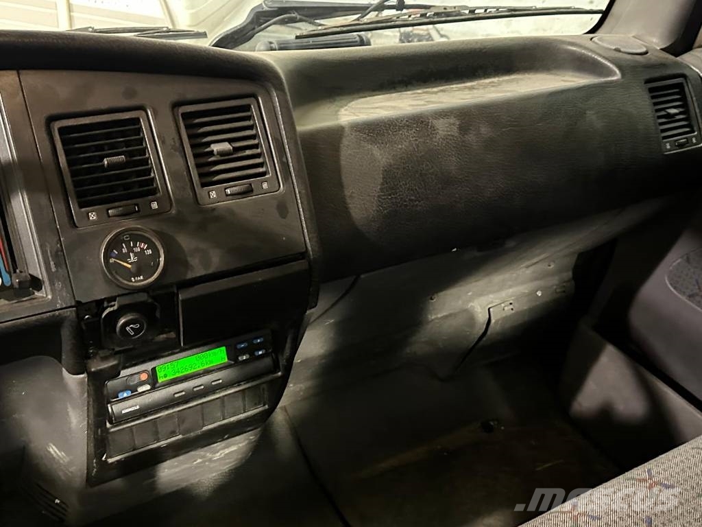 Nissan ATLEON 140 Camiones de cama baja