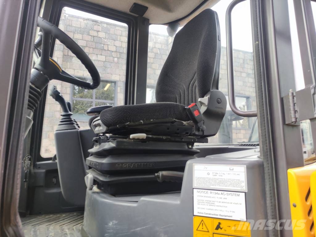 Volvo L 35 G 輪胎式裝載機