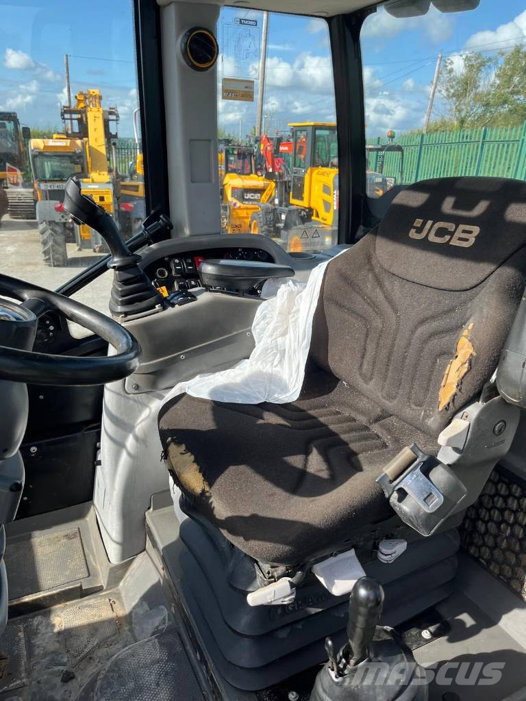 JCB TM 320 S معدات مناولة لأغراض الزراعة