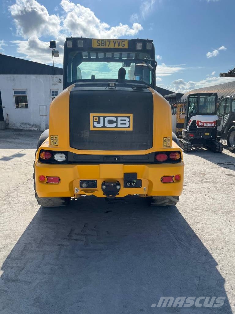 JCB TM 320 S معدات مناولة لأغراض الزراعة