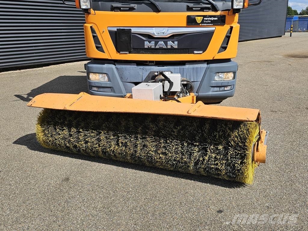 MAN TGM 15.240 BL / TIPPER / DOKA / VEEG / SWEEPER Caminhões varredoras