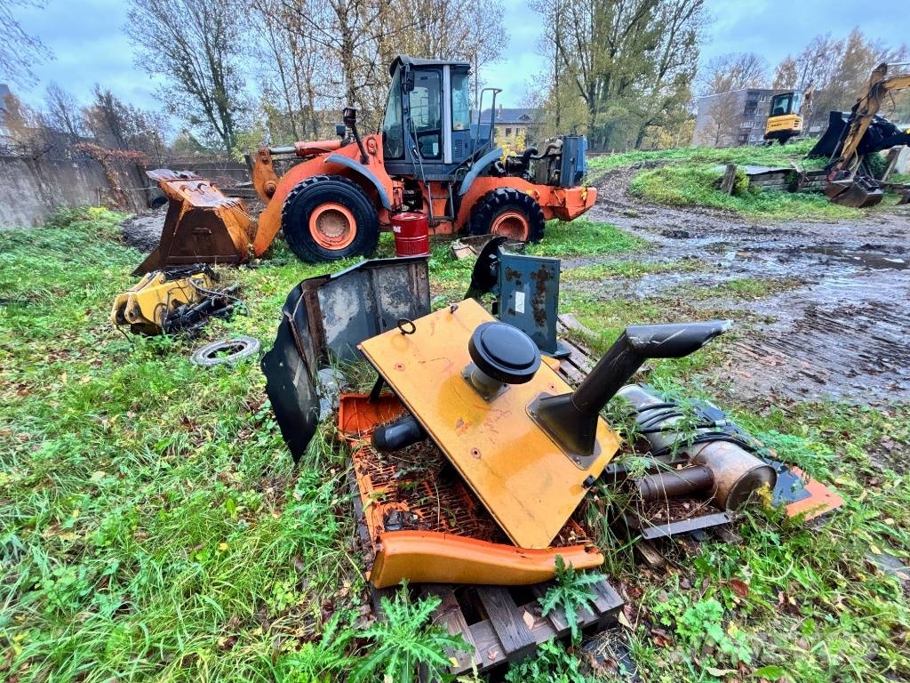 Hitachi ZW 250 Rataslaadurid