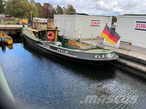  Schubboot Motorbarkasse Work boats / barges
