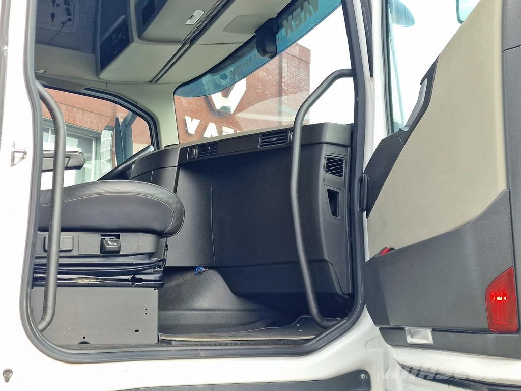 Volvo FH 13.460 Globetrotter 4x2 - Low deck - Full air - Tegljači