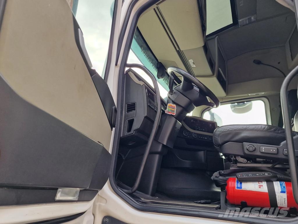 Volvo FH 13.460 Globetrotter 4x2 - Low deck - Full air - Tegljači