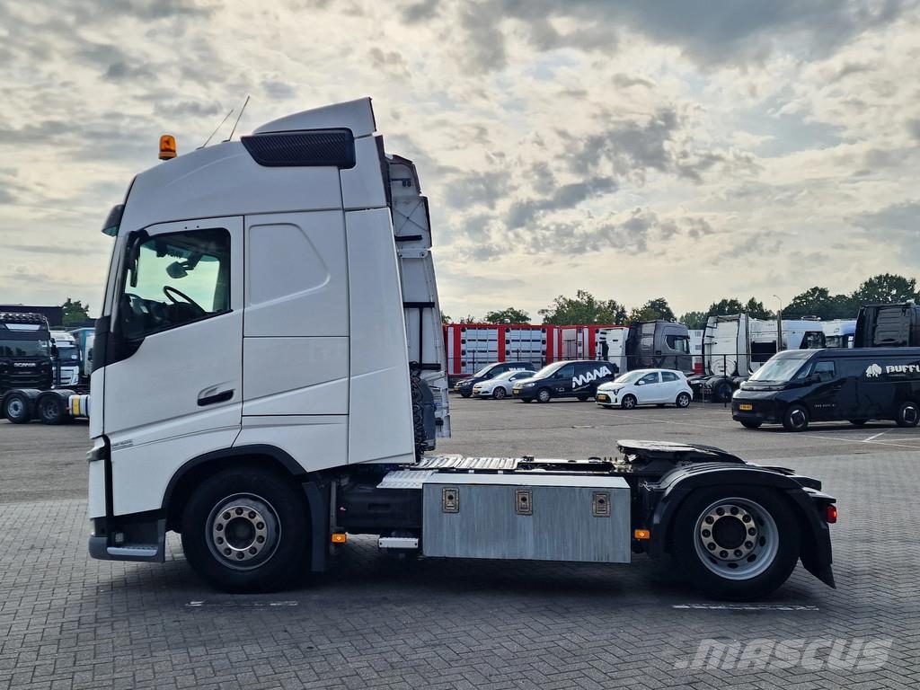 Volvo FH 13.460 Globetrotter 4x2 - Low deck - Full air - Tegljači
