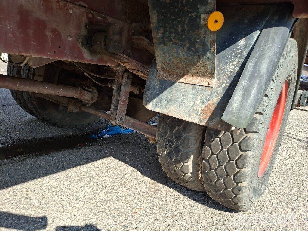Mercedes-Benz 1113 Camiones con chasís y cabina