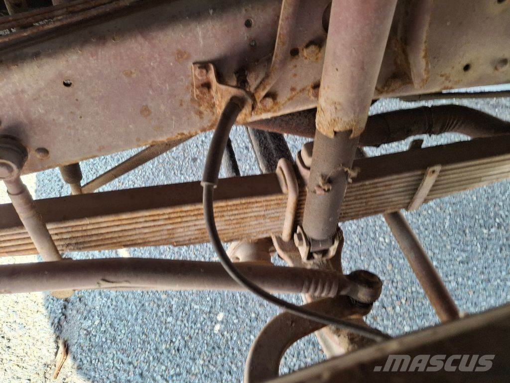 Mercedes-Benz 1113 Camiones con chasís y cabina