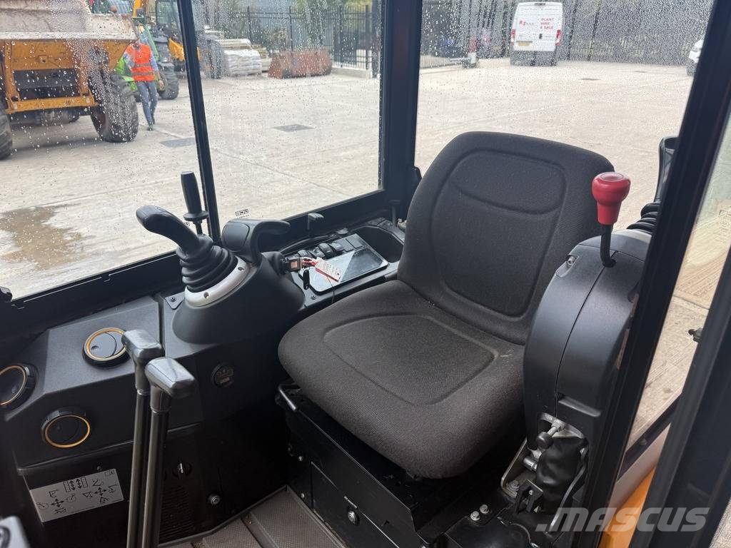 JCB 15 C-1 1.6t Mini Excavator with 3 Buckets Miniekskavaatorid < 7 t