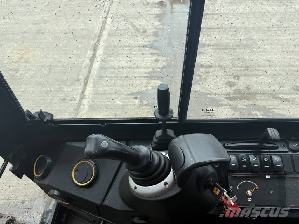 JCB 15 C-1 1.6t Mini Excavator with 3 Buckets Miniekskavaatorid < 7 t