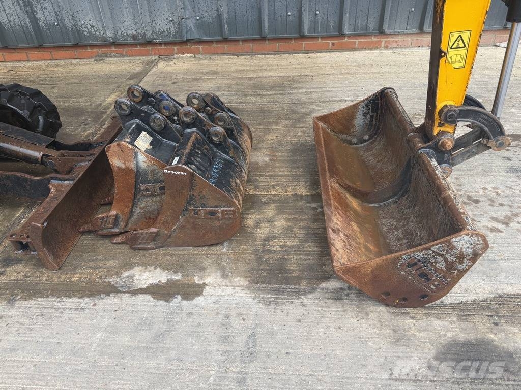 JCB 15 C-1 1.6t Mini Excavator with 3 Buckets Miniekskavaatorid < 7 t