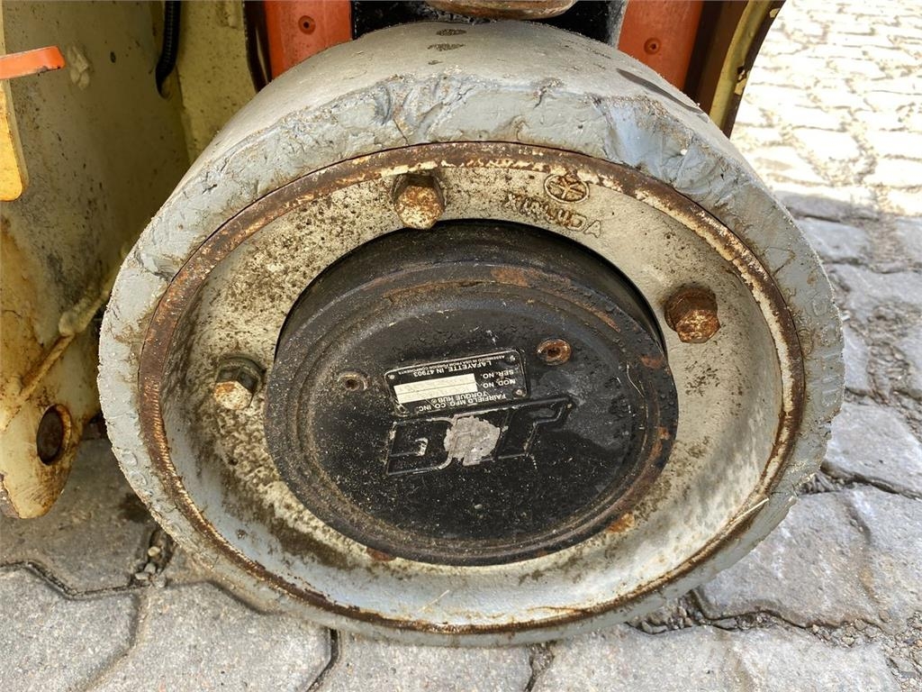 JLG 1230ES Vertikalna dvigala