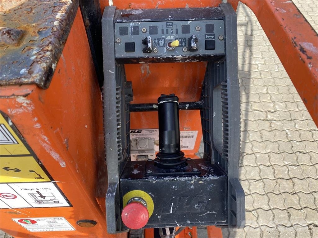 JLG 1230ES Vertikalna dvigala