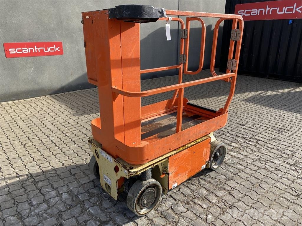 JLG 1230ES Vertikalna dvigala