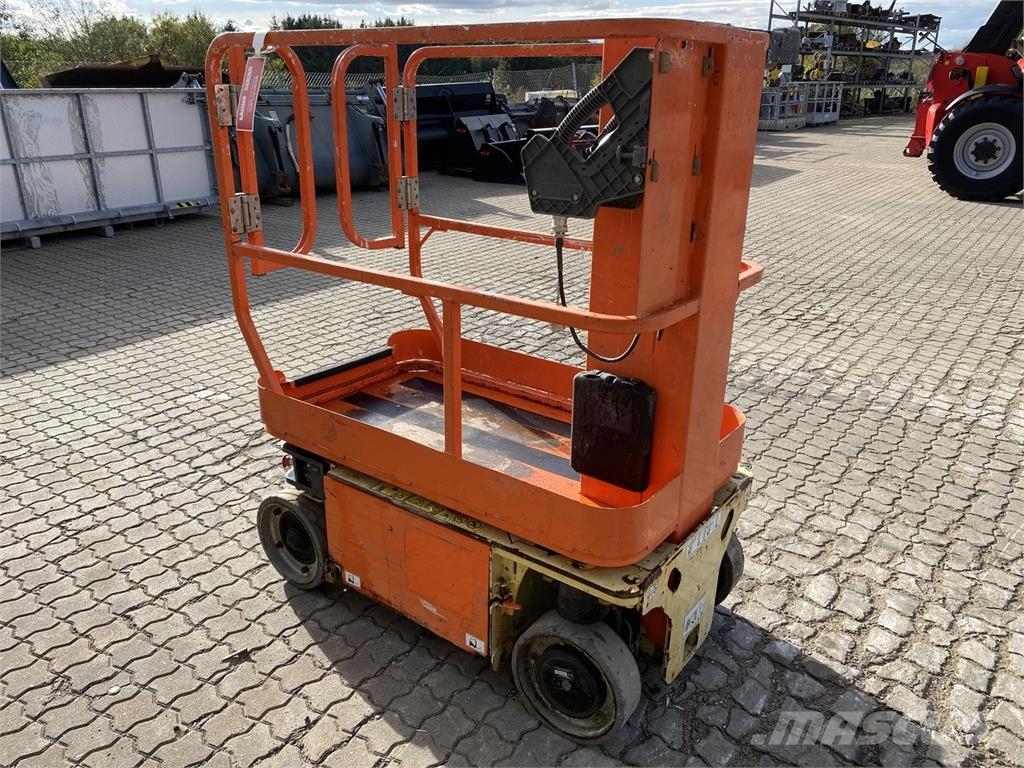 JLG 1230ES Vertikalna dvigala