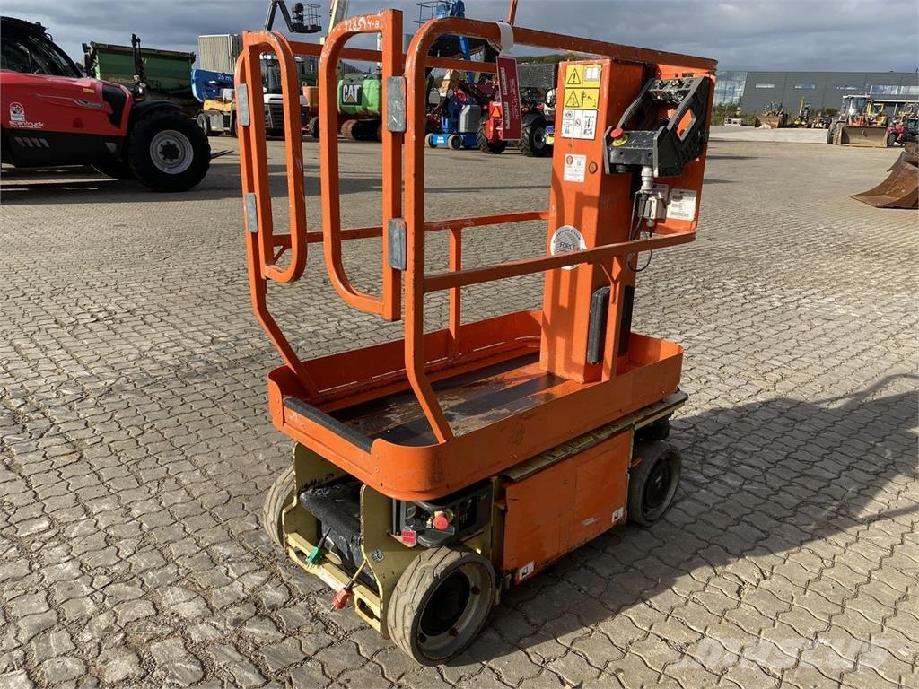 JLG 1230ES Vertikalna dvigala