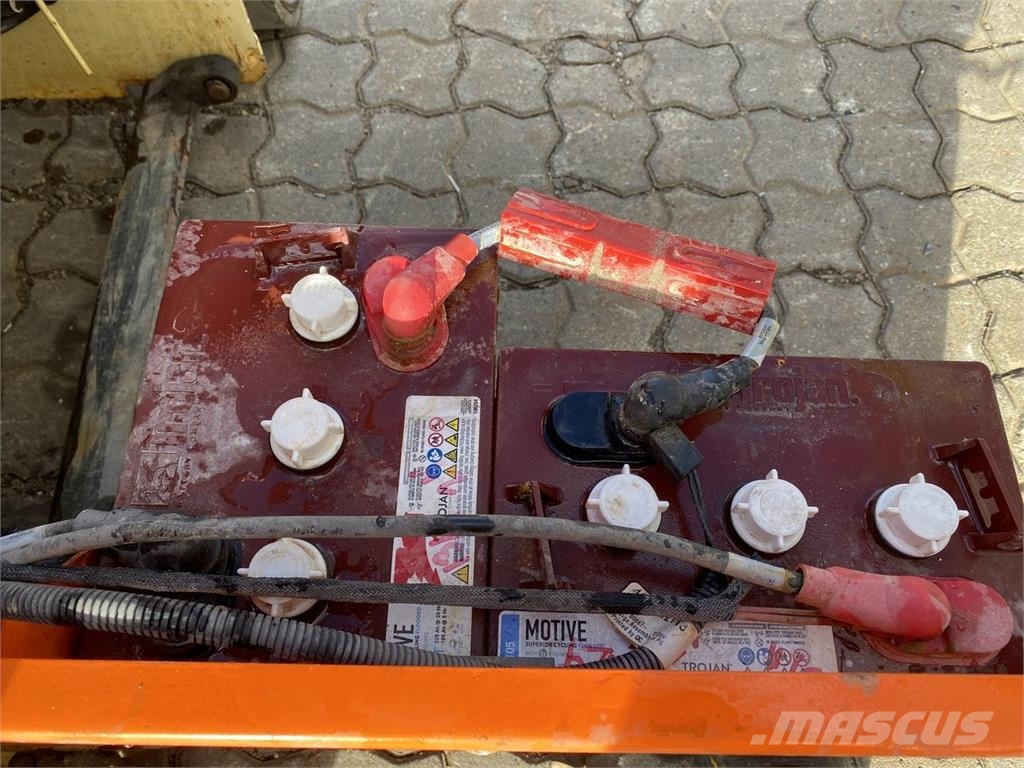 JLG 1230ES Vertikalna dvigala