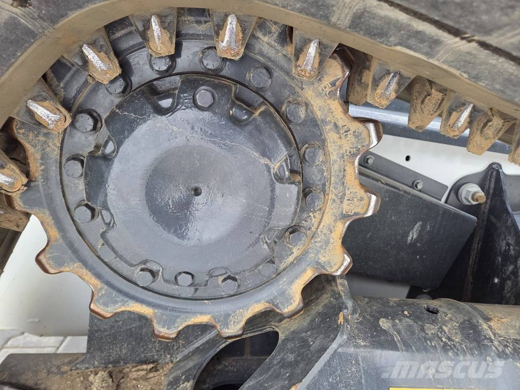 Bobcat T76 HIghFlow لوادر زحافة