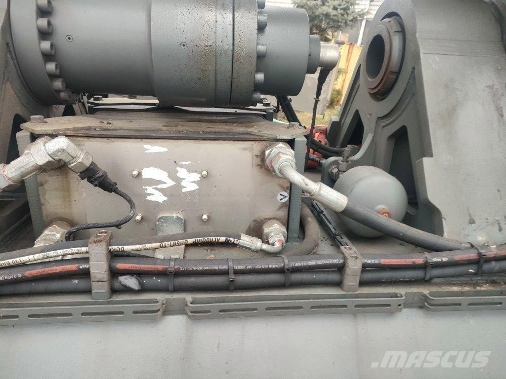 Liebherr LV36 Вибропогружатели