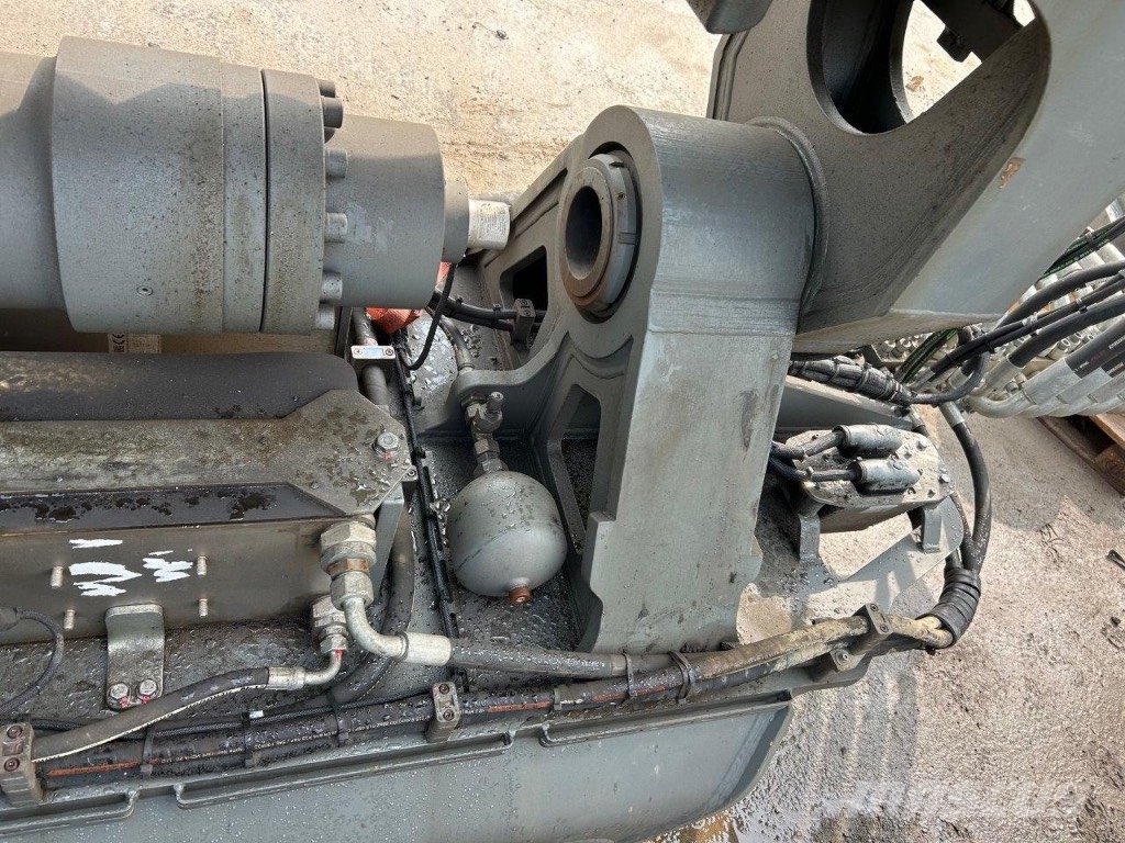 Liebherr LV36 Вибропогружатели