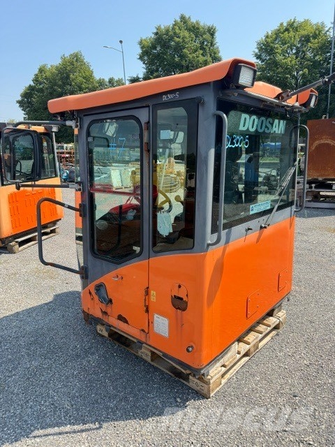 Doosan DL 300-5 USED CAB Cabina