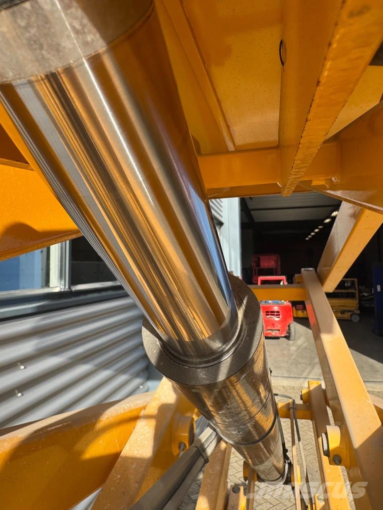 Haulotte Compact 12 Hoogwerker Schaarhoogwerker Schaarlift Saxliftar
