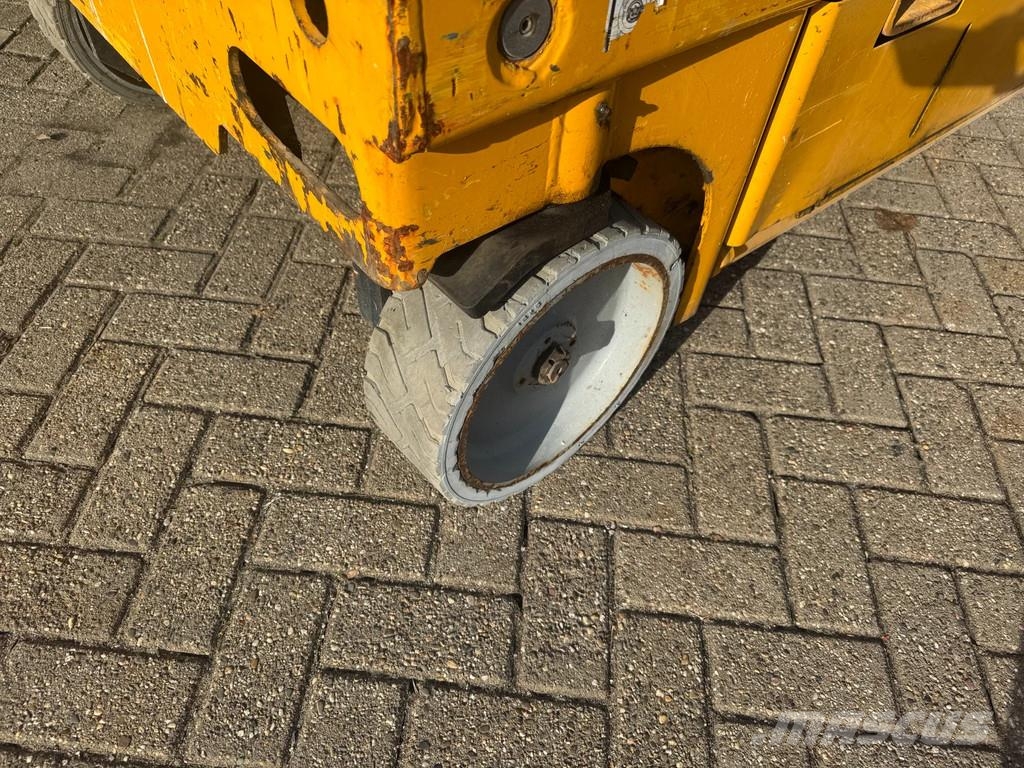 Haulotte Compact 12 Hoogwerker Schaarhoogwerker Schaarlift Saxliftar