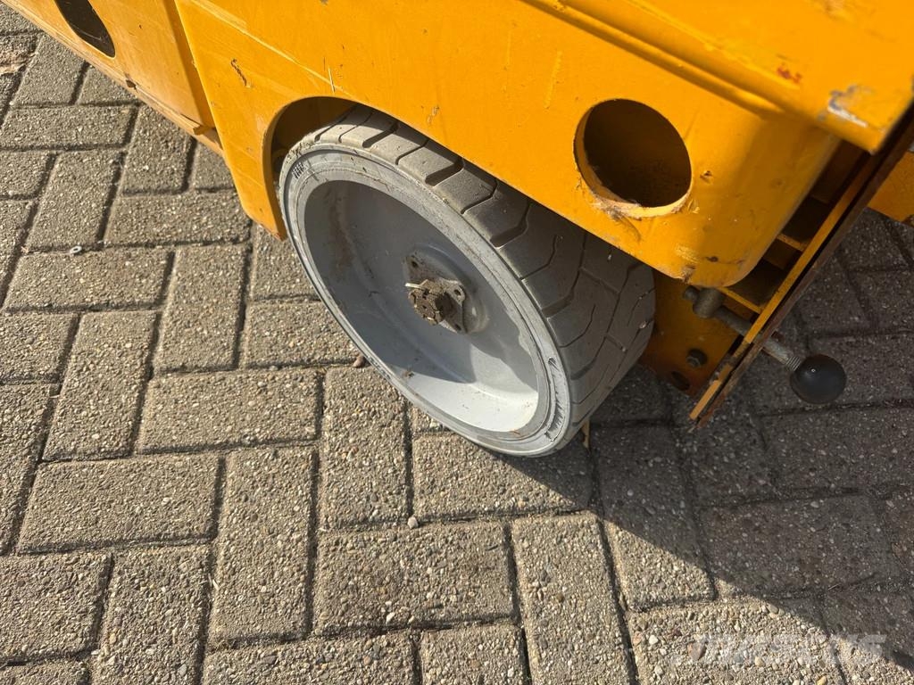 Haulotte Compact 12 Hoogwerker Schaarhoogwerker Schaarlift Saxliftar