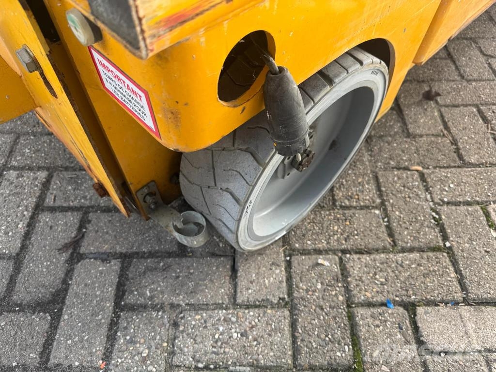 Haulotte Compact 12 Hoogwerker Schaarhoogwerker Schaarlift Saxliftar