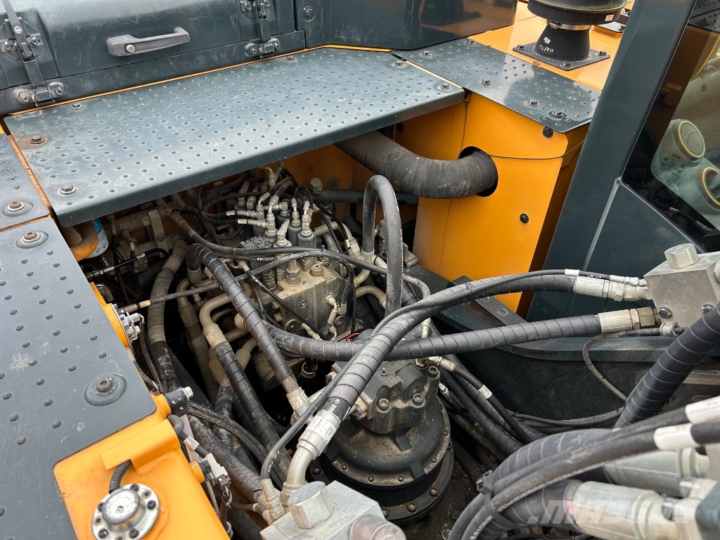 Hyundai HX 300 AL Kāpurķēžu ekskavatori