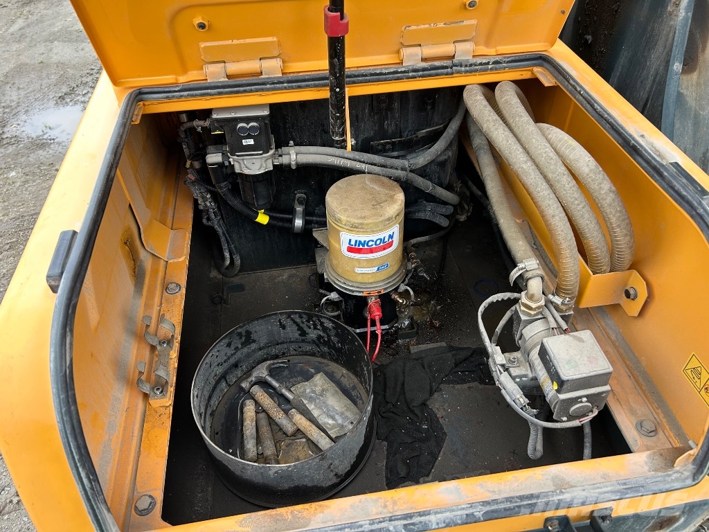 Hyundai HX 300 AL Kāpurķēžu ekskavatori
