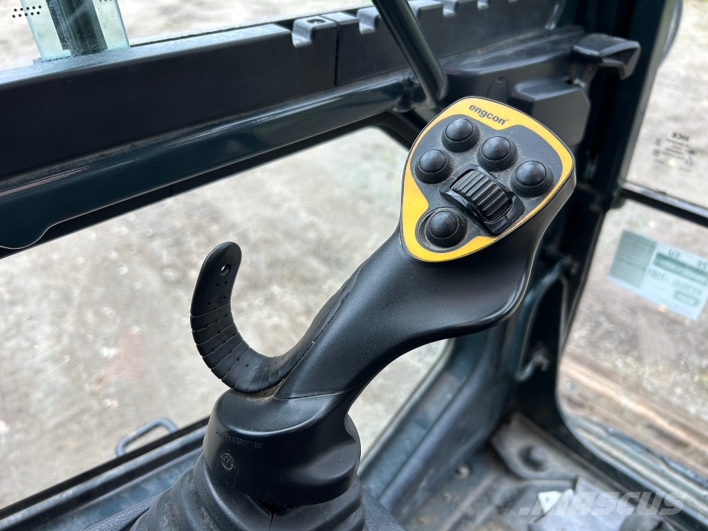 Hyundai HX 300 AL Kāpurķēžu ekskavatori