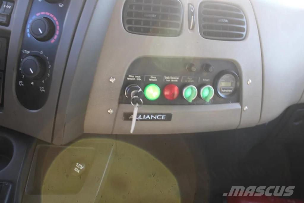 Renault Midlum 220 + 14METER + EURO 5 Plataformas sobre camión
