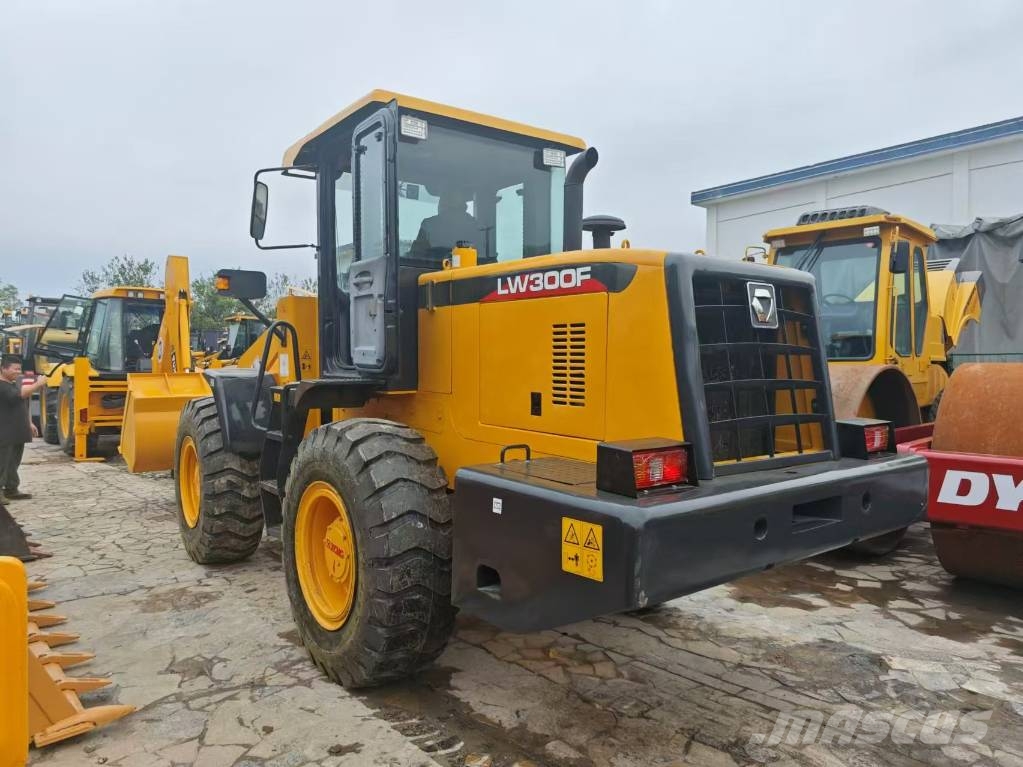 XCMG LW 300 KN Колесни товарачи