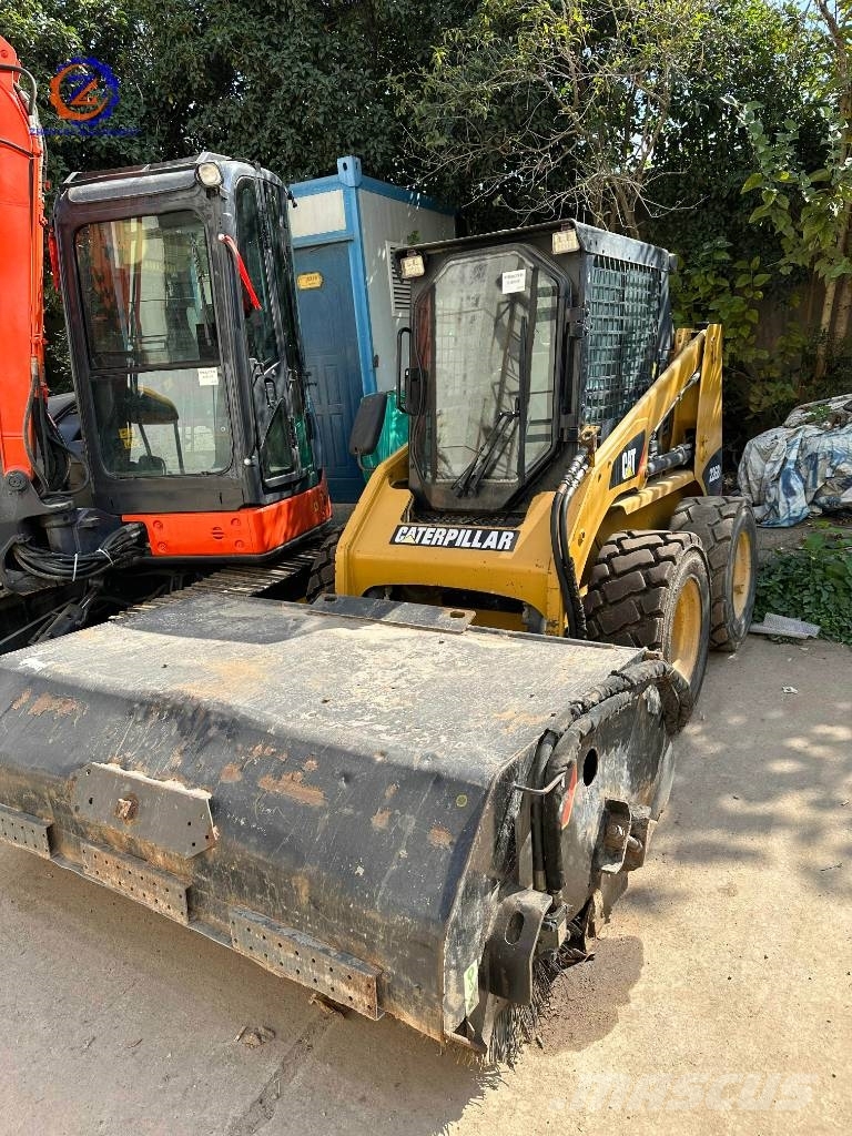 CAT 226 B Skid steer mini utovarivači