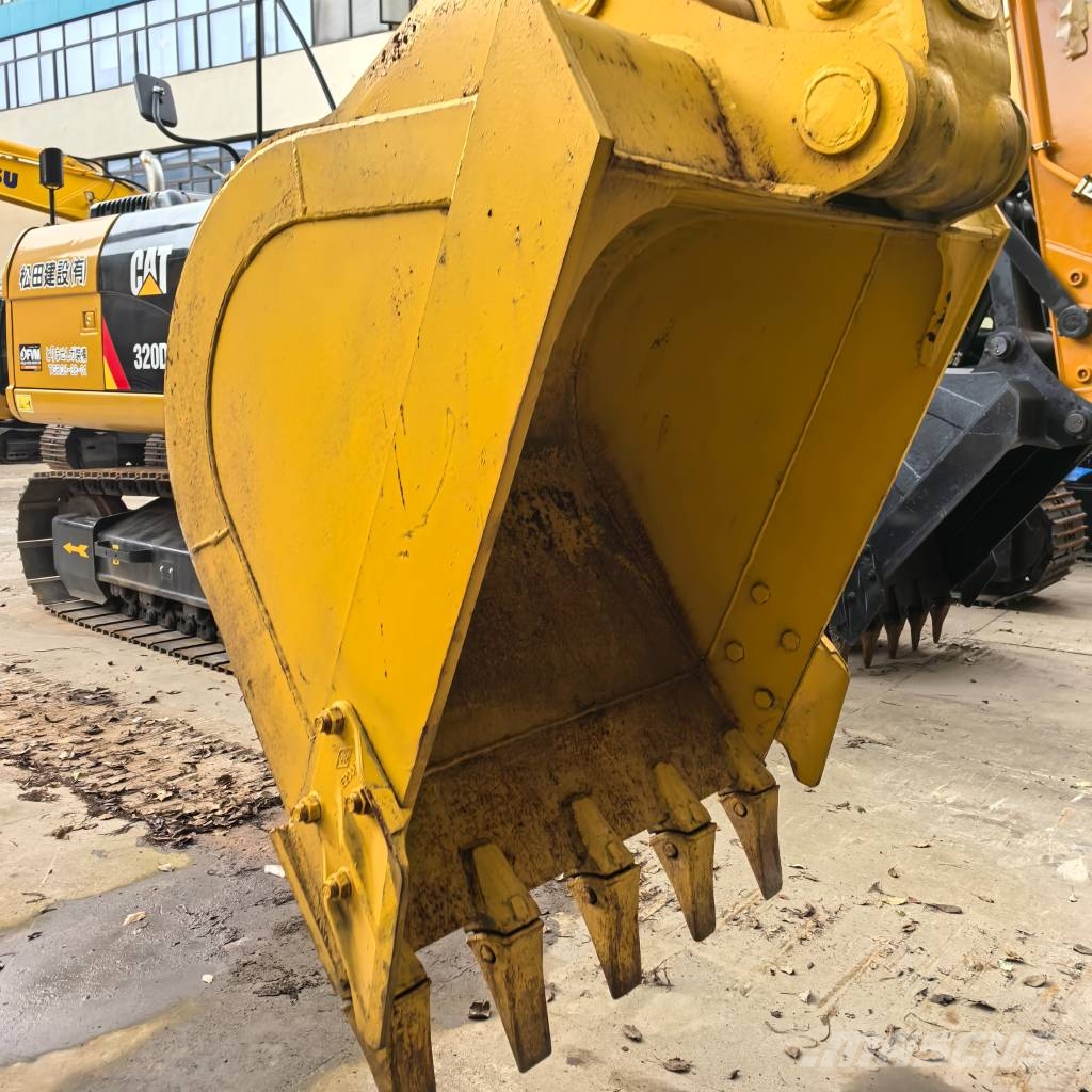 Komatsu PC 220-8 Гусеничні екскаватори