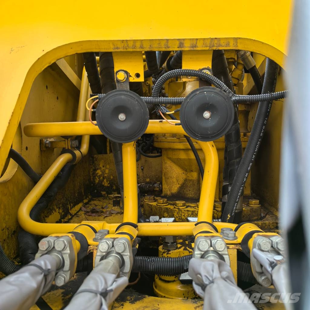 Komatsu PC 220-8 Гусеничні екскаватори