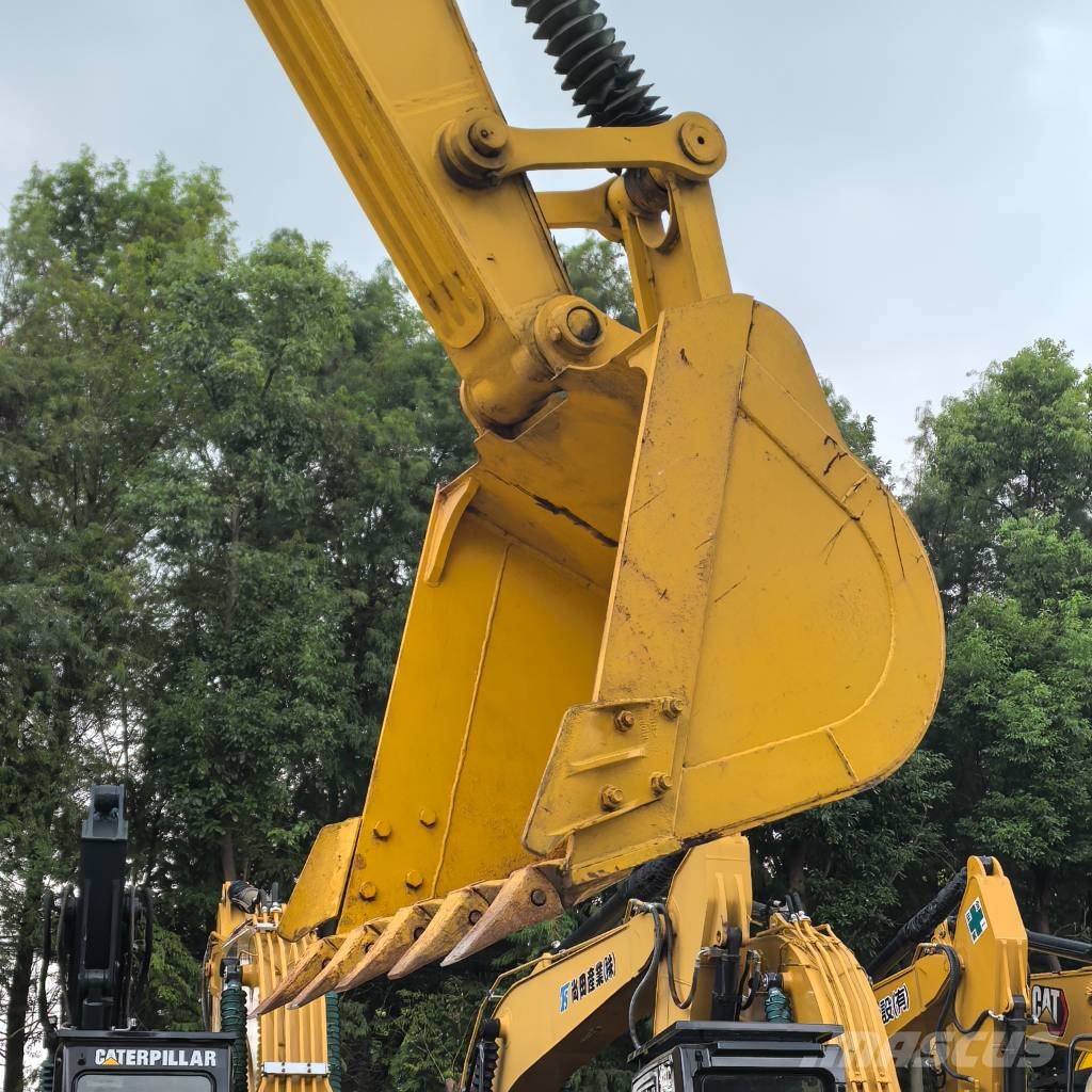Komatsu PC 220-8 Гусеничні екскаватори