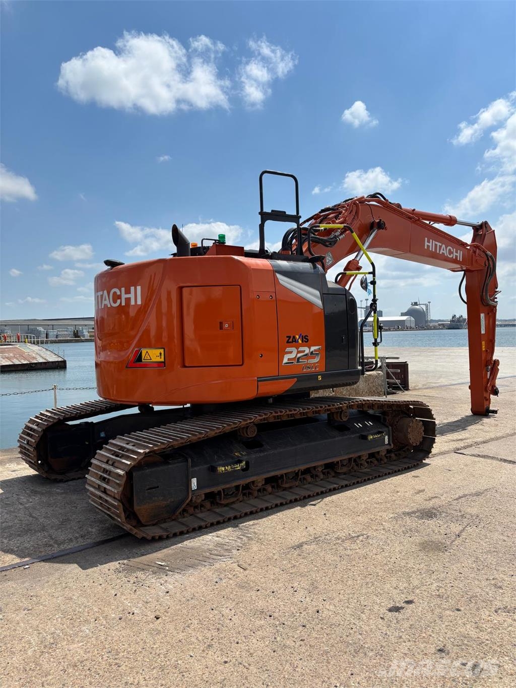 Hitachi ZX225USLC-7, VÄHÄN AJETTU, STAGE 5, TULOSSA حفارات زحافة