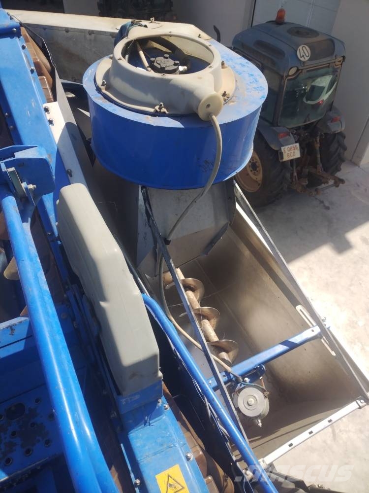 New Holland VL 620 ماكينات حصد الكروم