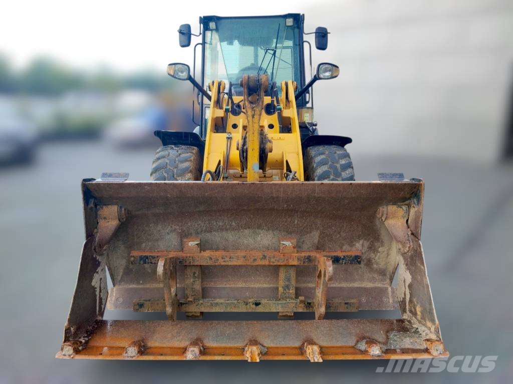 CAT 906M Radlader