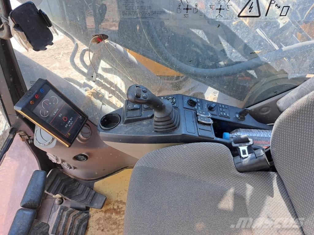 Volvo Penta EC220E 중형굴삭기 7톤-28톤